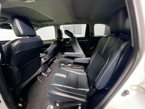 Used 2018 Toyota Highlander SE FWD image 28