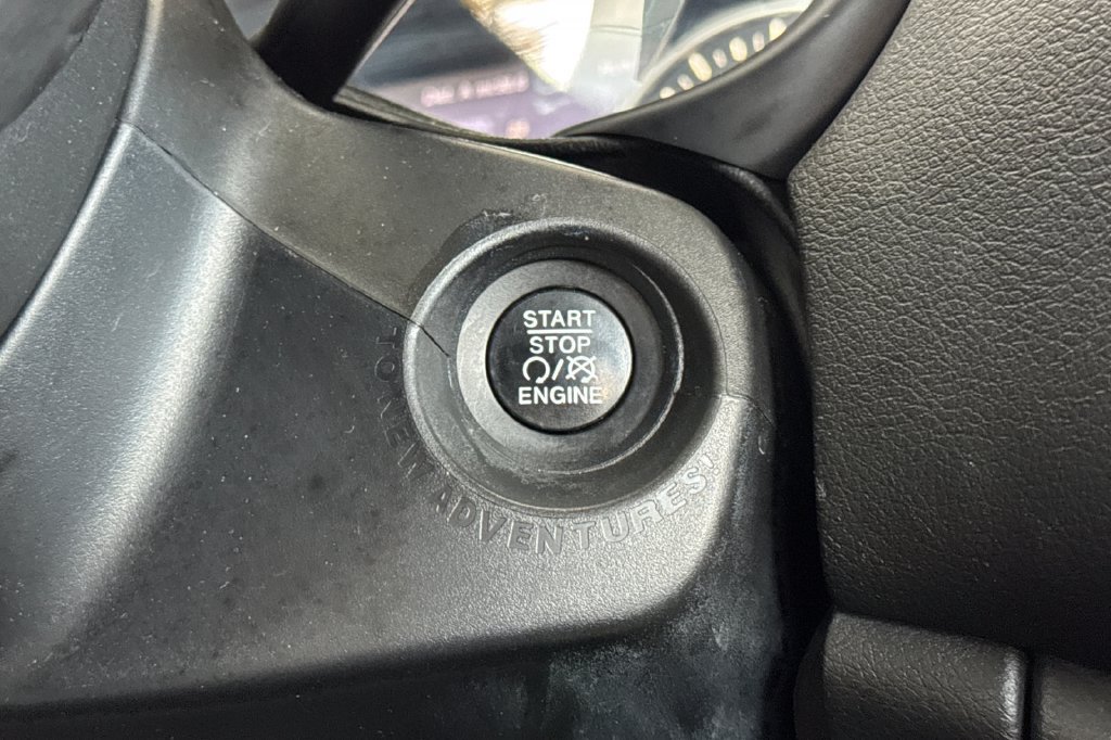 Used 2015 Jeep Renegade Limited w/ Safety & Security Group I AWD/4WD image 25