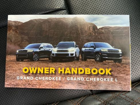 Used 2025 Jeep Grand Cherokee Summit image 29