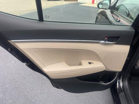 Used 2020 Hyundai Elantra SE w/ Cargo Package (C1) image 13