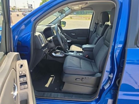 Used 2025 Nissan Frontier SV w/ SV Convenience Package RWD image 3