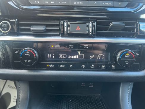 Used 2024 Nissan Pathfinder SV w/ SV Premium Package image 24