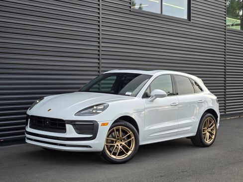 Used 2025 Porsche Macan AWD/4WD image 1
