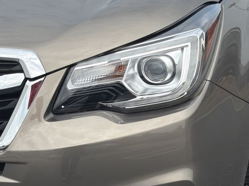 Used 2017 Subaru Forester 2.5i Touring AWD/4WD image 34