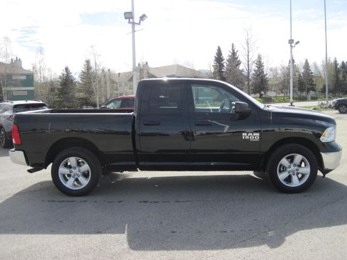 Used 2024 RAM 1500 Classic SLT AWD/4WD image 3