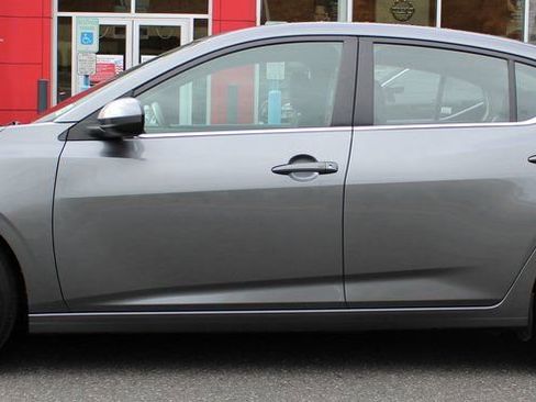 Used 2023 Nissan Sentra SV image 9