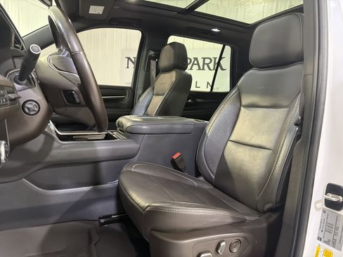 Used 2022 GMC Yukon Denali AWD/4WD image 9