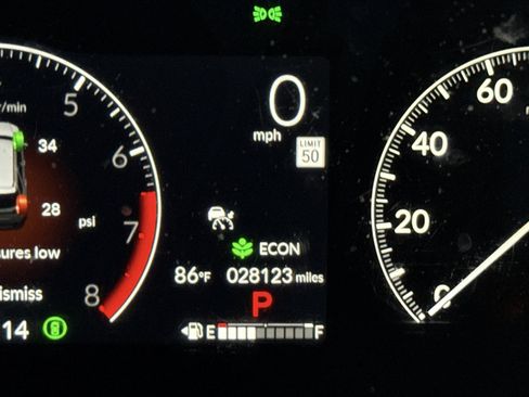 Used 2025 Honda Pilot TrailSport image 27
