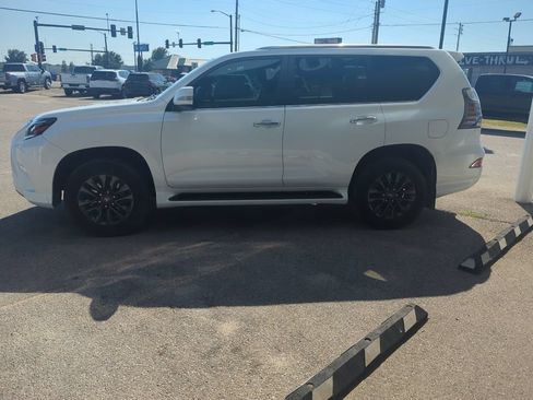 Used 2021 Lexus GX 460 Premium w/ Premium Package AWD/4WD image 3