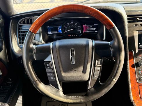 Used 2015 Lincoln Navigator Sport Utility 4D image 33