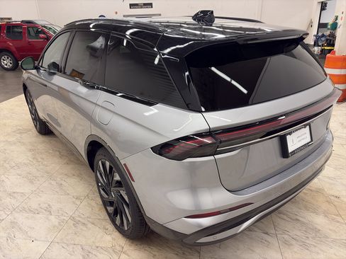 New 2026 Lincoln Nautilus Reserve w/ Jet Appearance Package image 5