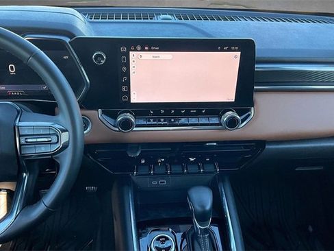 Used 2024 GMC Canyon AT4 w/ Technology Package image 4