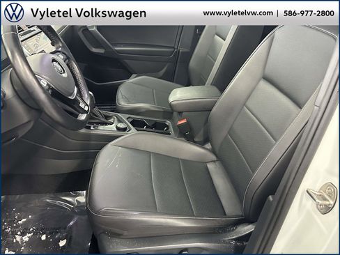 Used 2021 Volkswagen Tiguan SE R-Line image 20