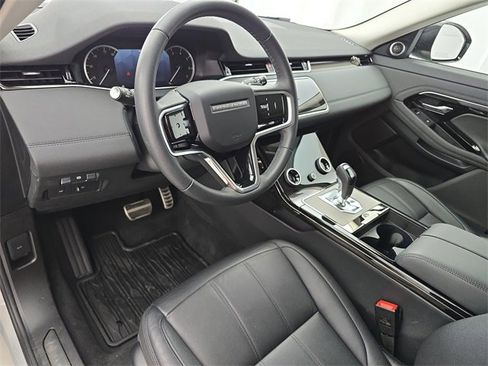 Used 2023 Land Rover Range Rover Evoque R-Dynamic SE image 16