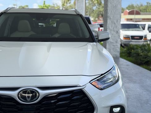 Used 2020 Toyota Highlander XLE FWD image 9