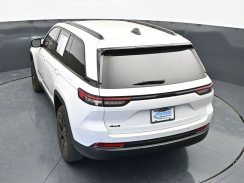 Used 2024 Jeep Grand Cherokee Altitude AWD/4WD image 35