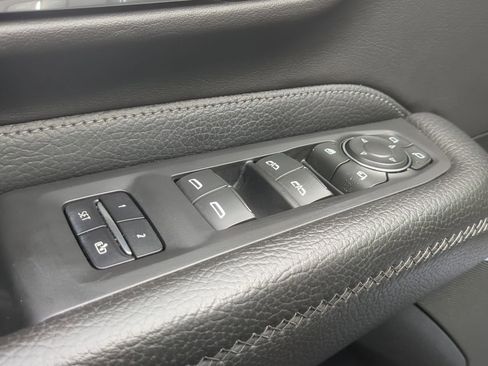 Used 2023 GMC Yukon Denali AWD/4WD image 24