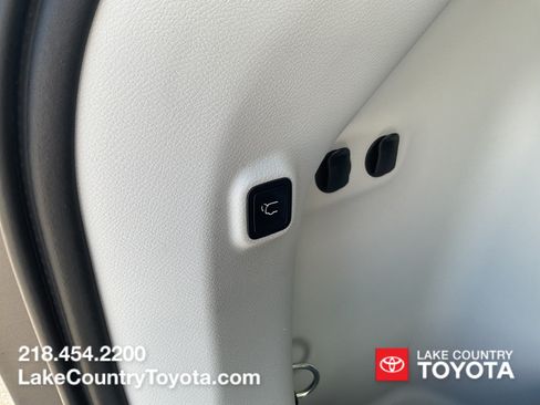 Used 2019 Jeep Cherokee Limited AWD/4WD image 13