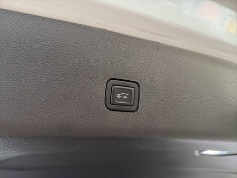 Used 2023 Chevrolet Traverse High Country w/ LPO, Floor Liner Package image 23