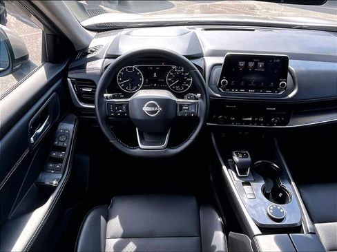 Used 2026 Nissan Rogue SV w/ SV Premium Package image 17