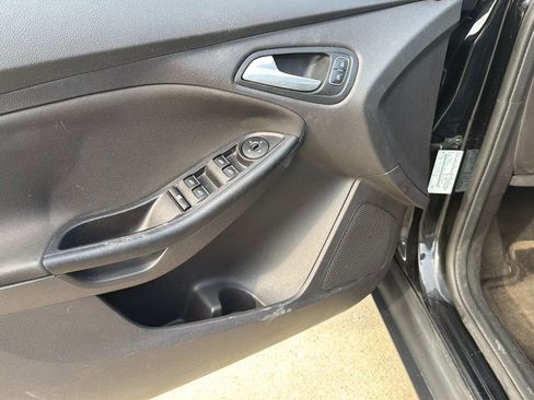 Used 2015 Ford Focus SE FWD image 54