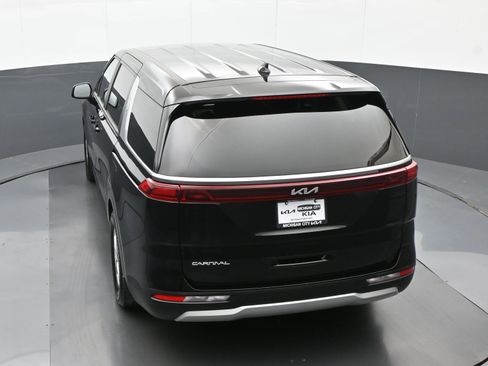 Used 2023 Kia Carnival LX FWD image 31