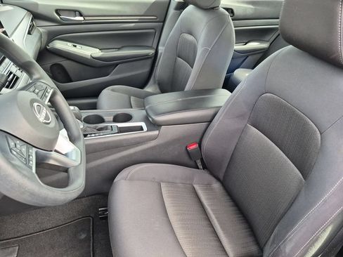 Used 2025 Nissan Altima 2.5 SV FWD image 21