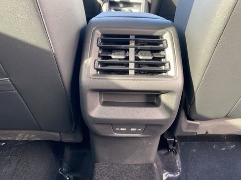 New 2026 Volkswagen Tiguan SE image 50