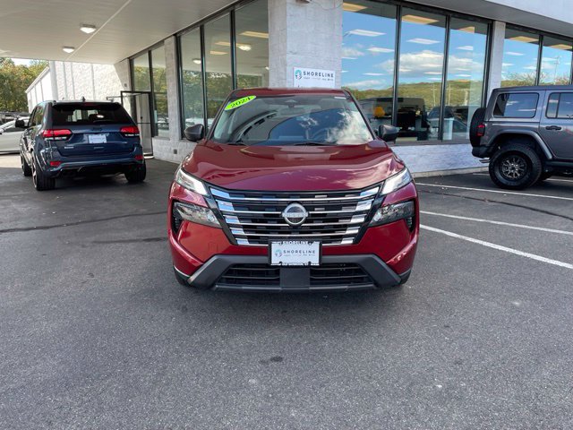 Used 2024 Nissan Rogue S AWD/4WD image 2