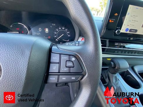 Certified 2025 Toyota Sienna LE FWD image 40