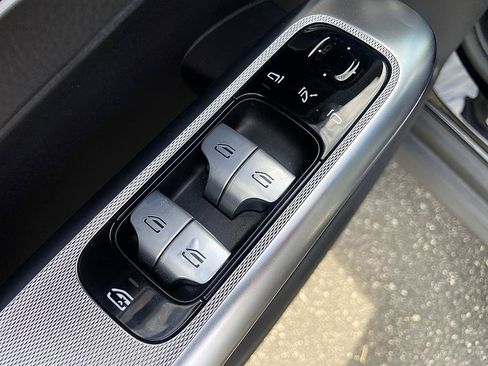 Used 2023 Mercedes-Benz GLC 300 4MATIC image 11