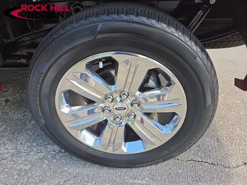 Used 2019 Ford F150 Lariat w/ Equipment Group 502A Luxury AWD/4WD image 11
