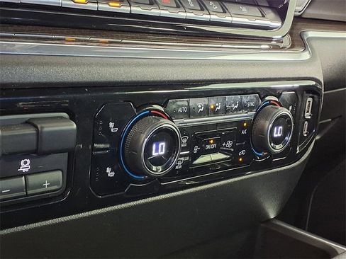 Used 2022 Chevrolet Silverado 1500 LT Trail Boss w/ LT Trail Boss Premium Package image 22