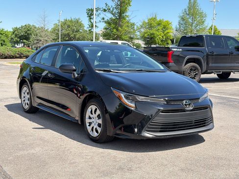 Used 2025 Toyota Corolla LE FWD image 7