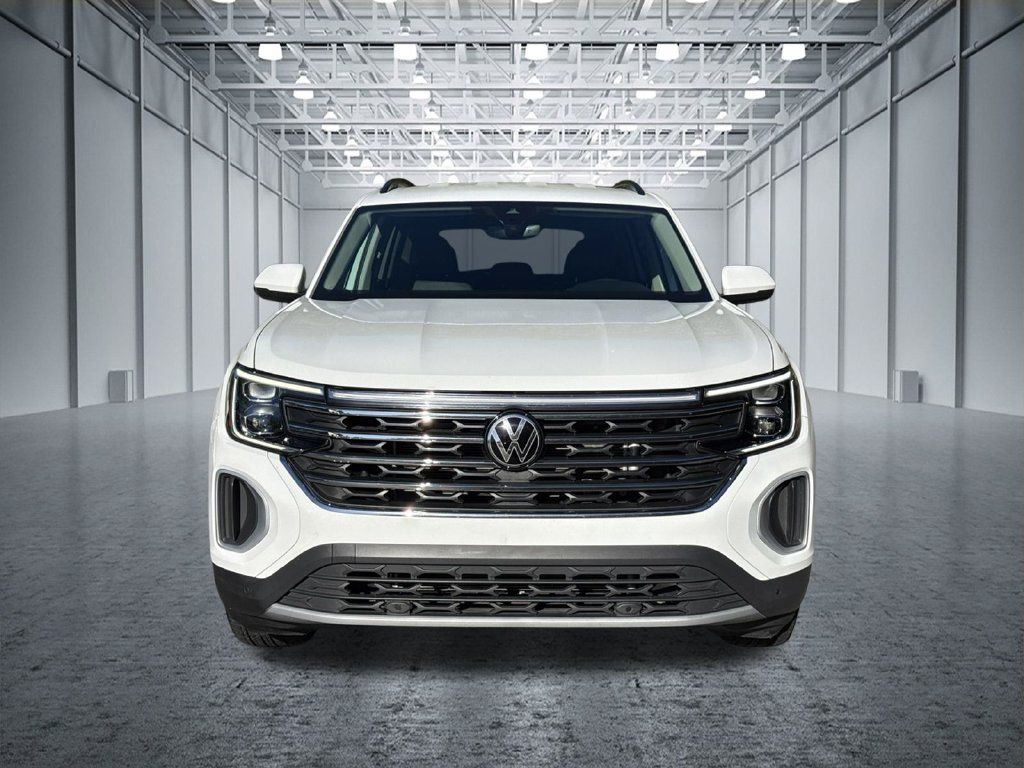 Used 2025 Volkswagen Atlas SE FWD image 2