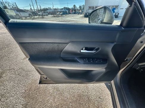 Used 2025 Nissan Kicks SV w/ Charging Package image 21