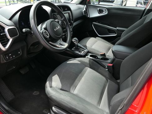 Used 2022 Kia Soul LX w/ Technology Package FWD image 11