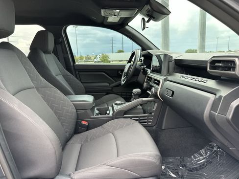 Used 2025 Toyota Tacoma SR AWD/4WD image 21