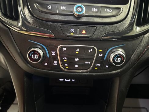 Used 2022 Chevrolet Equinox RS w/ RS Leather Package FWD image 19