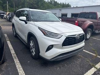 Used 2020 Toyota Highlander Limited FWD video 1