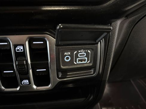 Used 2022 Jeep Gladiator Sport AWD/4WD image 21