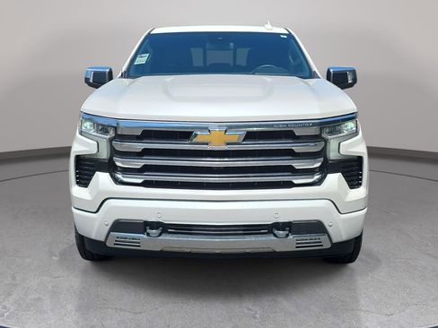 Used 2023 Chevrolet Silverado 1500 High Country w/ Z71 Off-Road Package AWD/4WD image 2