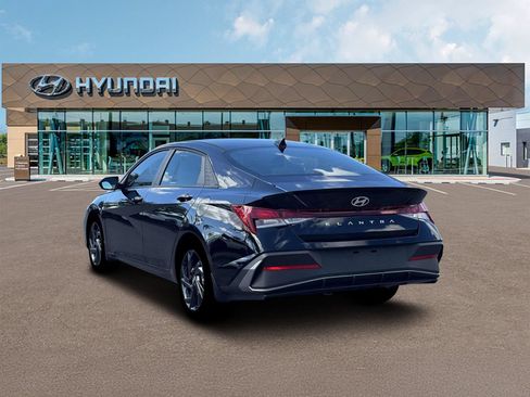 Used 2026 Hyundai Elantra Sport FWD image 5