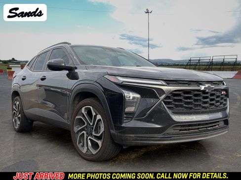 Used 2024 Chevrolet Trax RS w/ Sunroof Package FWD image 1
