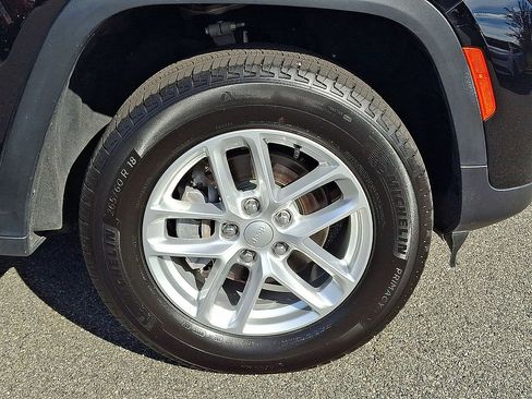 Used 2024 Jeep Grand Cherokee Laredo X AWD/4WD image 33