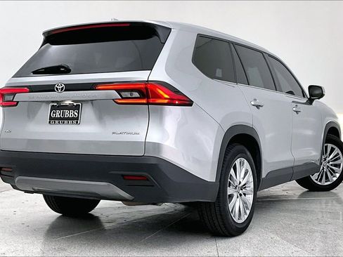Used 2024 Toyota Grand Highlander Platinum image 2