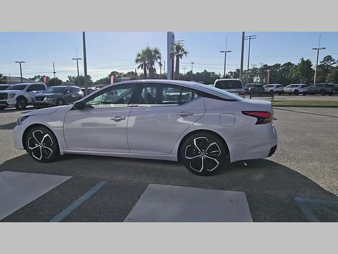Used 2024 Nissan Altima 2.5 SR w/ SR Premium Package FWD image 25
