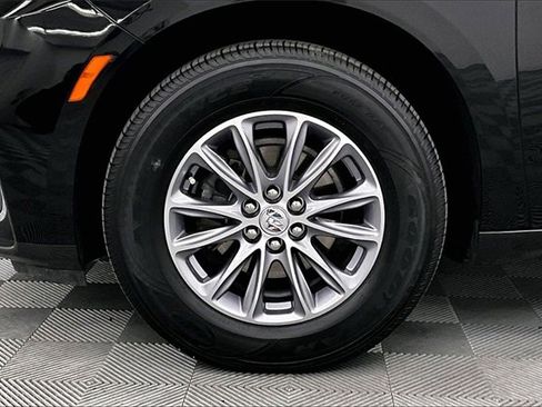 Used 2023 Buick Enclave Essence image 8