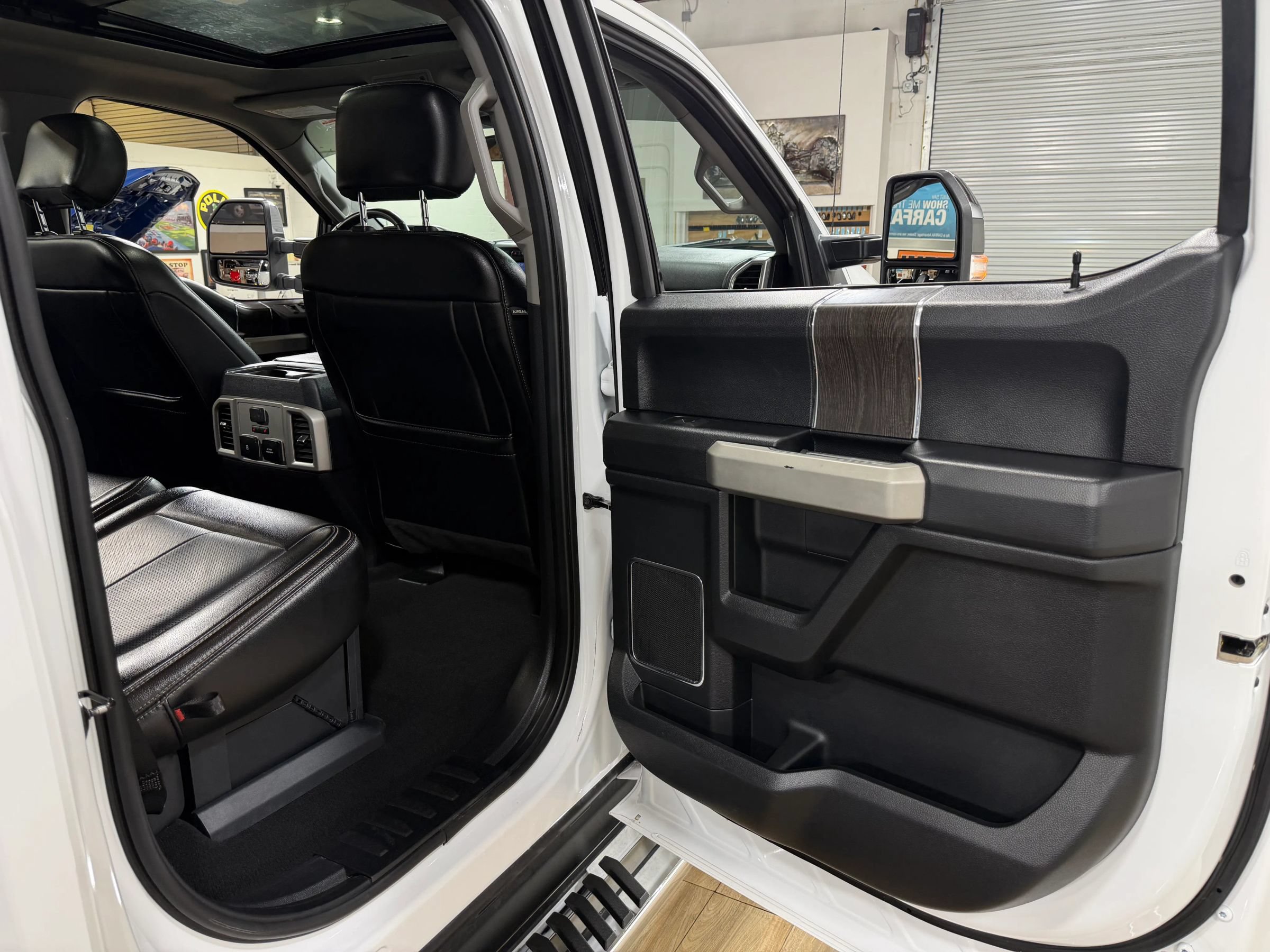 Used 2020 Ford F350 Lariat w/ Lariat Ultimate Package AWD/4WD image 24