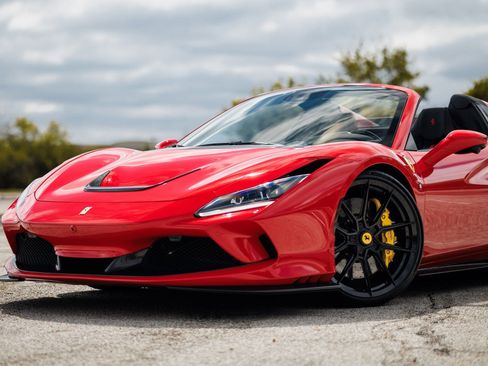 Used 2021 Ferrari F8 Tributo image 14